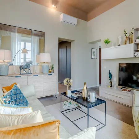 Modern Charming Urban Retreat Lucca