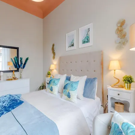 Apartman Modern Charming Urban Retreat *